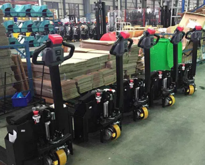 聯(lián)華超市批量使用步行式電動(dòng)搬運(yùn)車(chē)