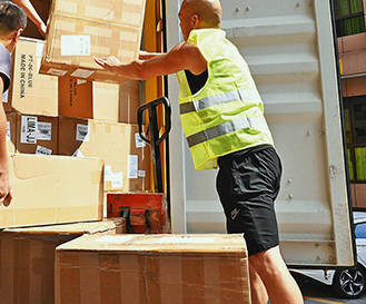 義烏國際貨運倉庫用手動液壓搬運車拉貨